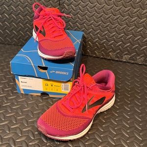 Brooks Women’s Revel Neutral Running/Walking/Everyday Shoe Size 10